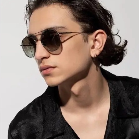 Tom Ford Other - Tom Ford
DECLAN FT 0826
Shiny Light Ruthenium/Green Unisex Sunglasses TF826-F
